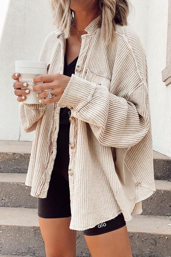 Dame Oversized Waffle-Shirtjacke avec patte de boutonnage et poches pratiques Chic und Stil