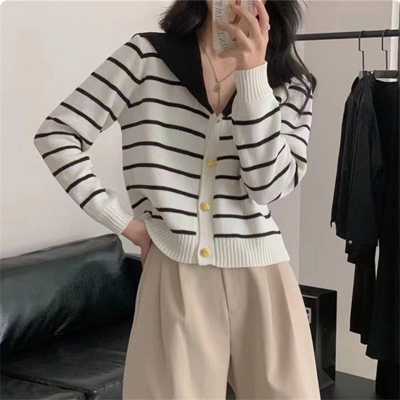 Cardigan tricotée à la mode pour femmes avec col et détails de boutons Chic und Stil