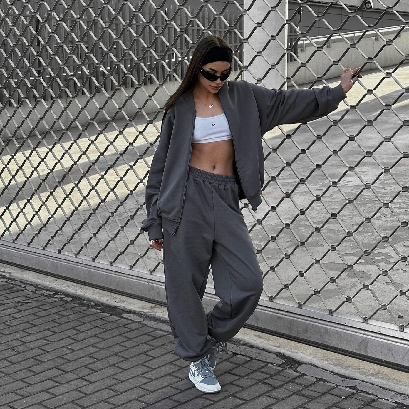 Casual outfit for women with wide pants and sporty jacket Chic and Style