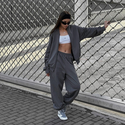 Casual outfit for women with wide pants and sporty jacket Chic and Style