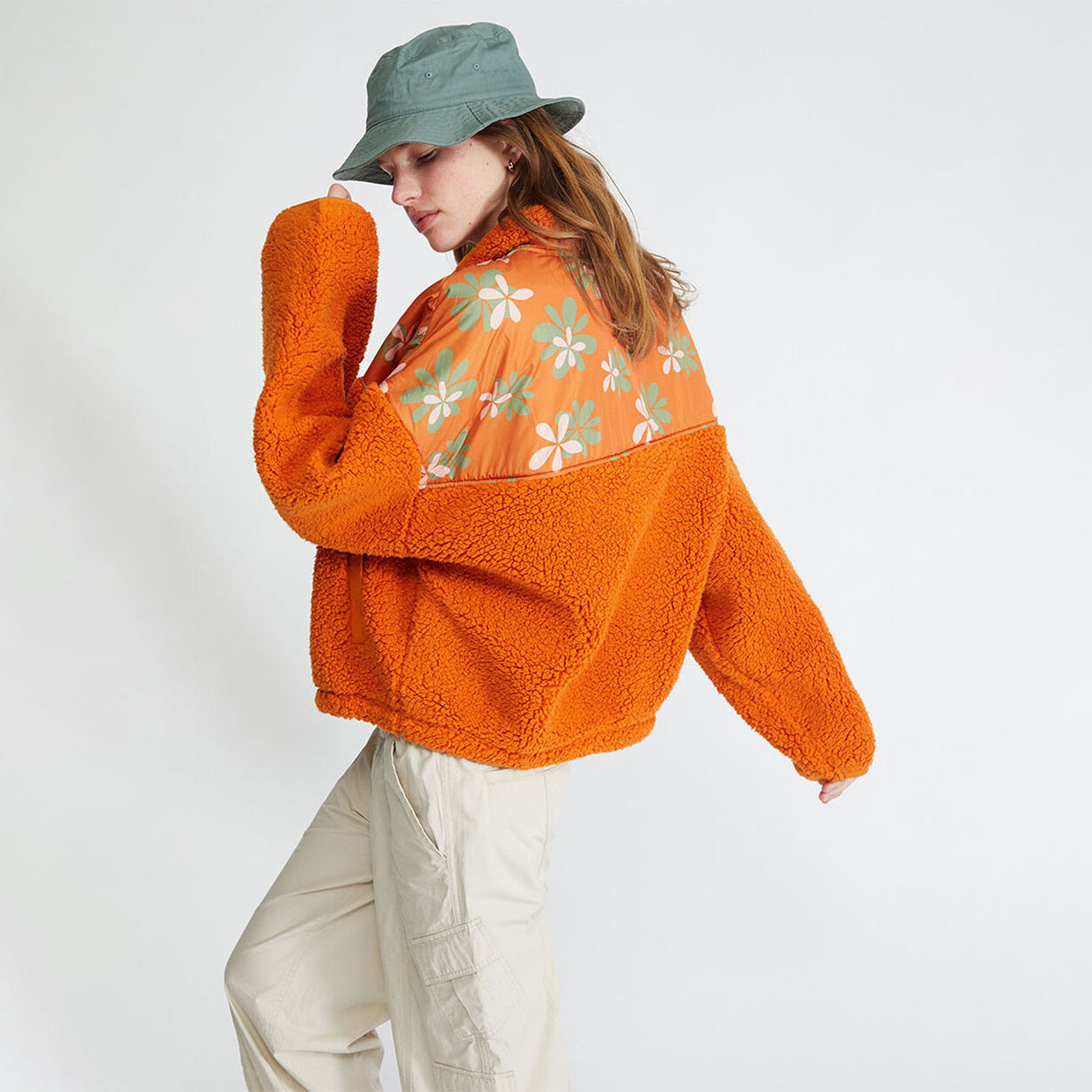 Casual fleece pullover for women with a colorful floral pattern Chic and Style