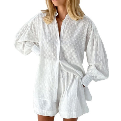 Chemise décontractée oversize pour femmes avec structure et shorts courts Chic und Stil