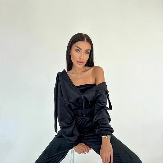 Sporty velvet lounge set for women with cropped jacket and wide cut Chic and Style