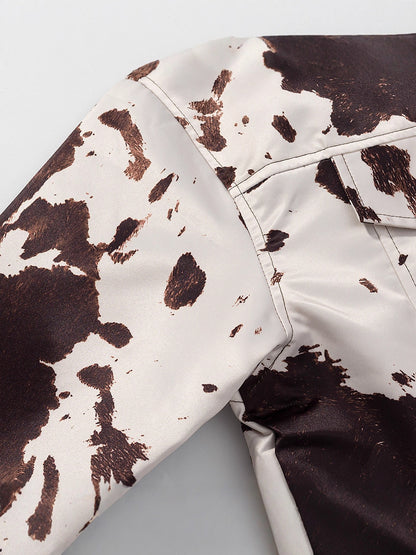 Casual denim jacket for women with a modern design in cow print Chic und Stil