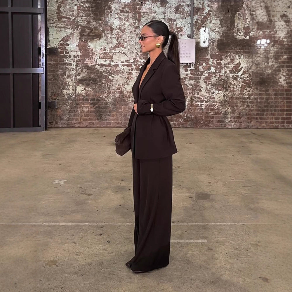 Blazer pour femmes avec décolleté en V profond et silhouette élégante Chic und Stil