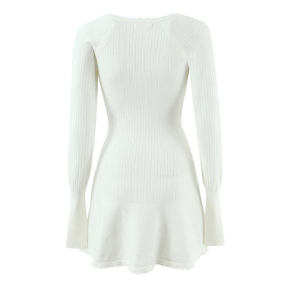Pull en tricot pour femmes avec un élégant décolleté en V et un joli ourlet à volants Chic und Stil