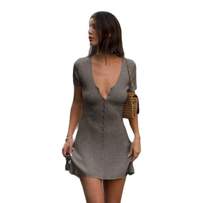 Robe en tricot pour femmes avec décolleté en V plongeant et boutonnière sur toute la longueur Chic und Stil