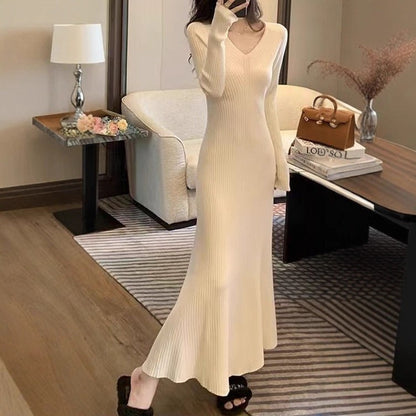 Robe maxi tricot femme avec décolleté en V et fine structure côtelée Chic und Stil