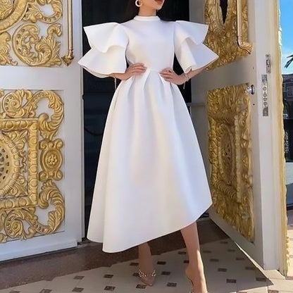 Robe midi femme avec des manches bouffantes volumineuses et un ourlet asymétrique Chic und Stil