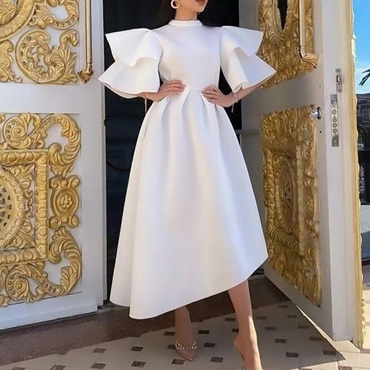 Robe midi femme avec des manches bouffantes volumineuses et un ourlet asymétrique Chic und Stil