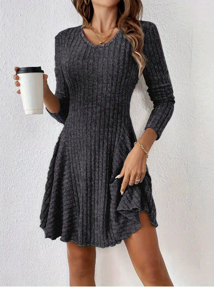 Robe en tricot pour femmes avec décolleté en V et détails volants Chic und Stil