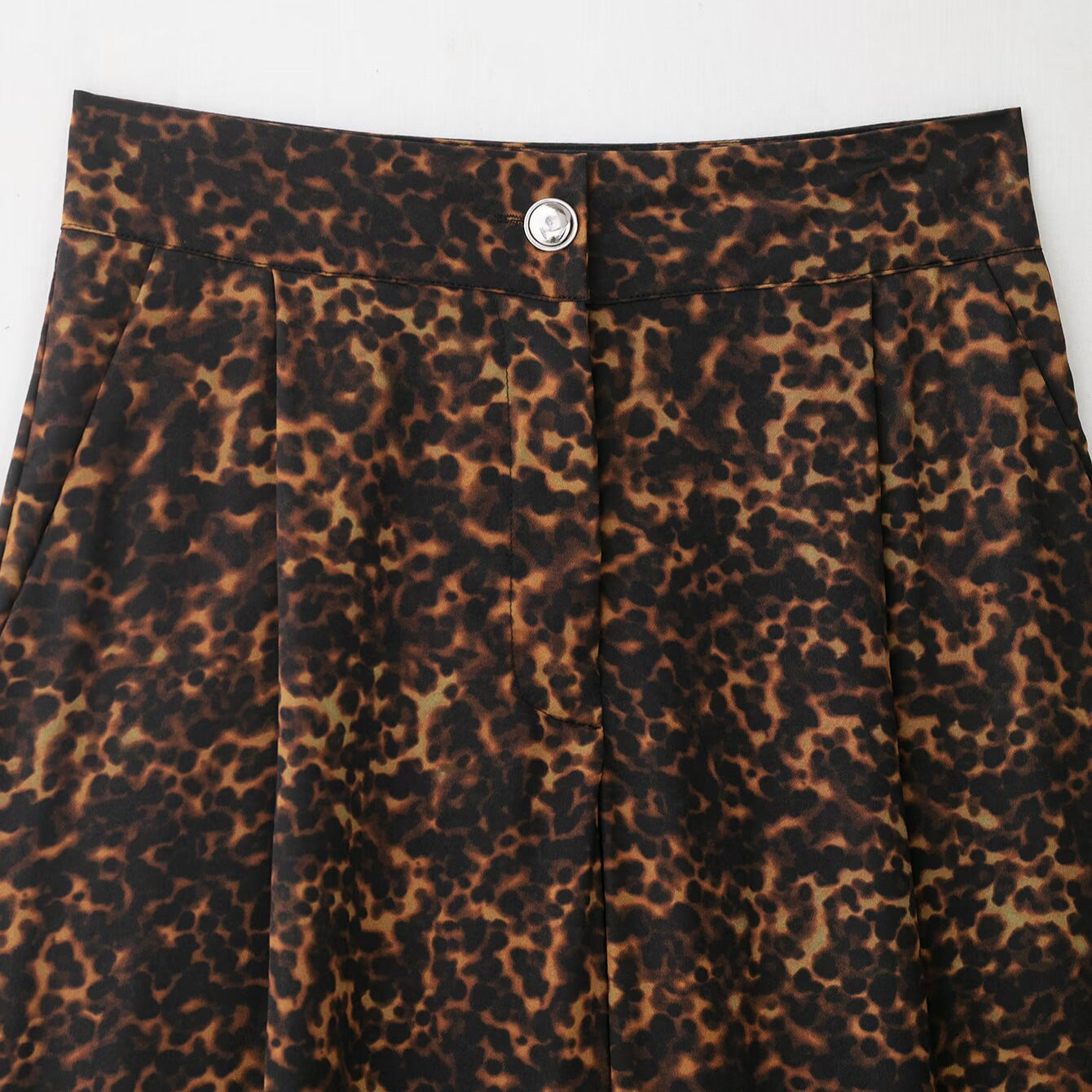 Women Loose Leopard Print Pants with Elastic Waist and High Pockets Chic and Style