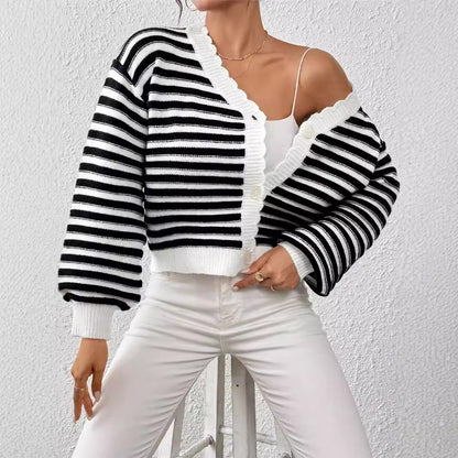 Dame cardigan avec un motif rayé moderne et des manches volumineuses Chic und Stil