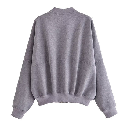 Casual sweatshirt jacket for women with a high collar and practical pockets Chic und Stil