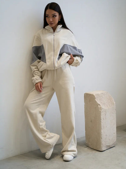 Women's sporty fleece set with a high collar and wide pants Chic und Stil