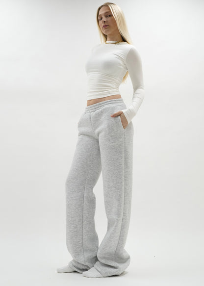 Comfortable sweatpants for women with elastic waist and side pockets Chic and Style