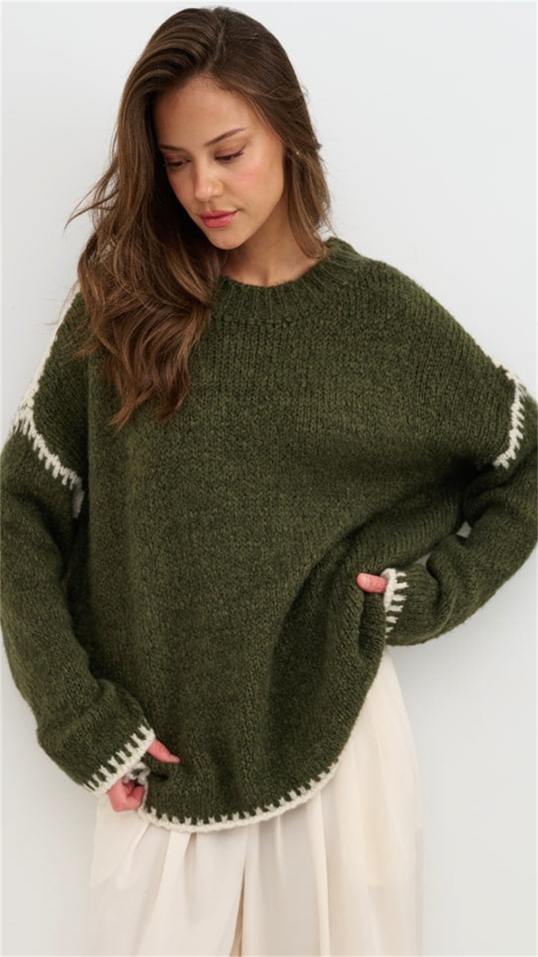 Pull en tricot douillet pour femmes avec des détails d'accent contrastants Chic und Stil
