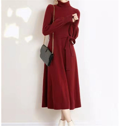 Robe en tricot pour femmes avec col haut et ceinture à la taille Chic und Stil