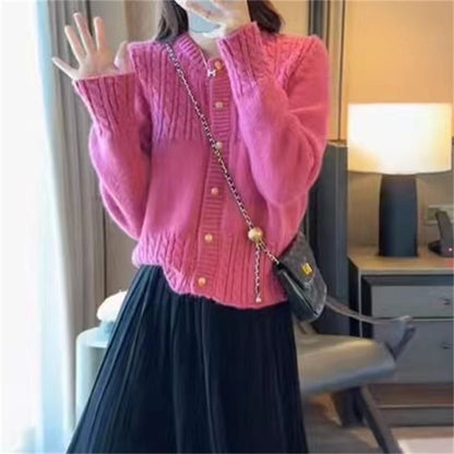 Dames pull-over en maille douillette avec texture en torsades et détails de boutons dorés Chic und Stil