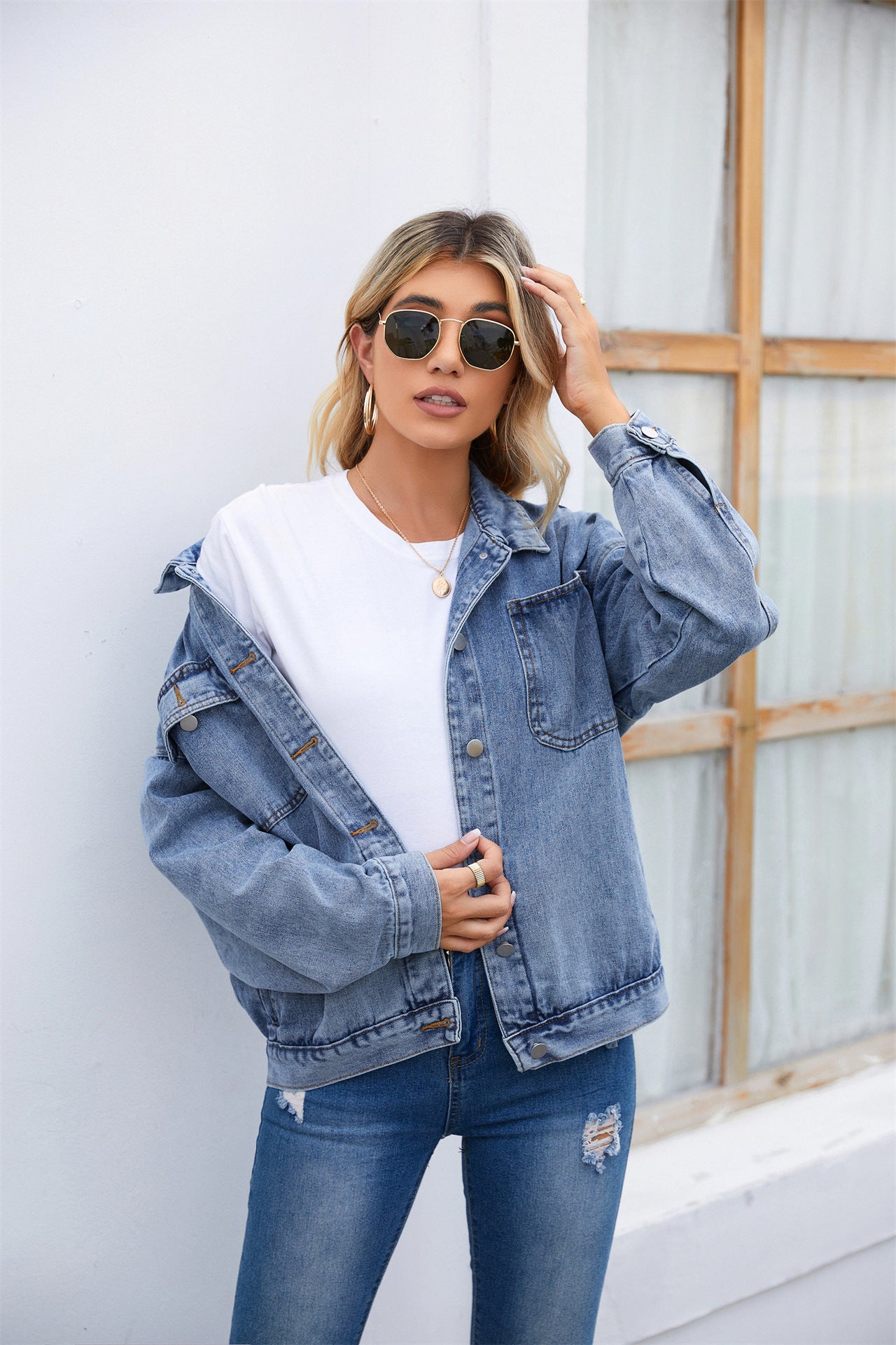 Veste en denim pour dames avec un motif léopard stylé et des poches pratiques Chic und Stil