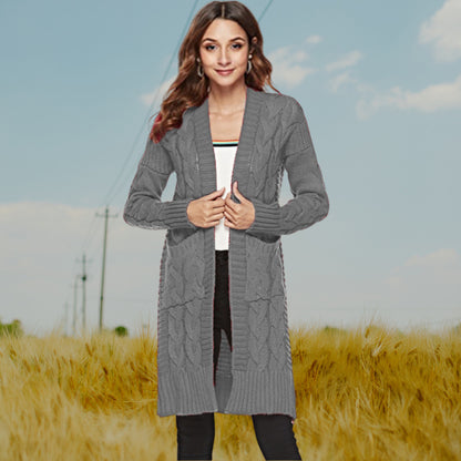 Cardigan en tricot pour femmes avec un motif de tressage moderne et des poches pratiques Chic und Stil