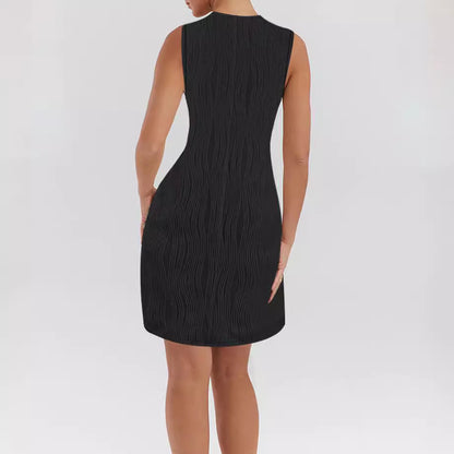 Robe portefeuille d'été pour femmes avec des détails élégants sur les bretelles et une fente latérale Chic und Stil