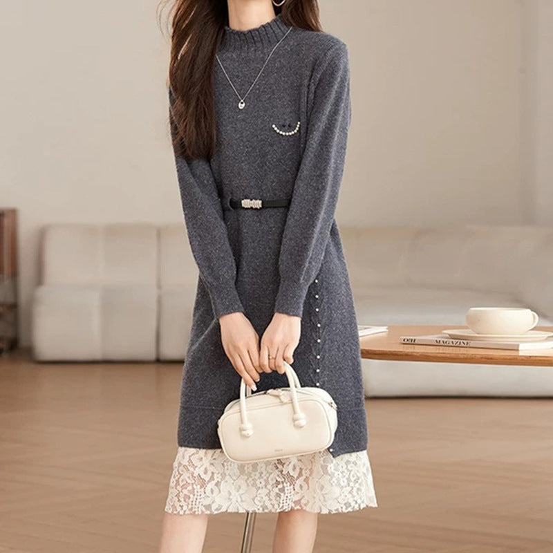 Robe en tricot pour femmes avec des détails de boutons décoratifs et de la dentelle Chic und Stil