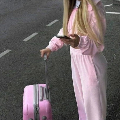 Chic and Style women's cropped sports set with hood and wide pants