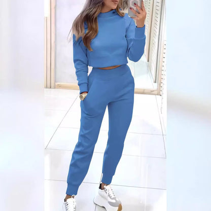 Costume de loisirs sportif pour femmes avec haut court et pantalons élastiques Chic und Stil