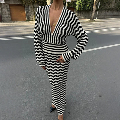 Robe tricot femme avec décolleté V profond et motif zigzag moderne Chic und Stil