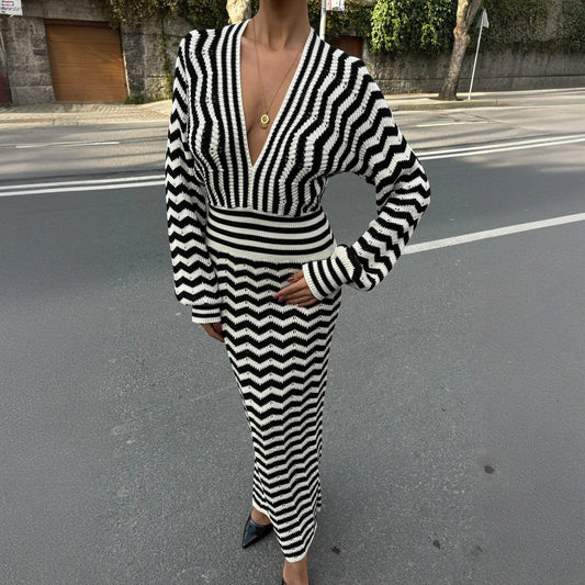 Robe tricot femme avec décolleté V profond et motif zigzag moderne Chic und Stil