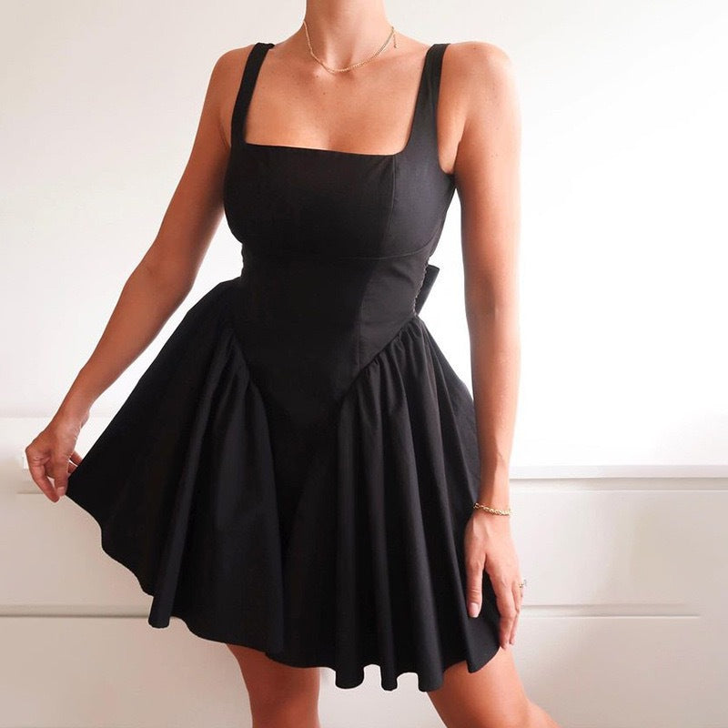 Robe mini A-ligne pour femmes avec décolleté carré et jupe volumineuse Chic und Stil