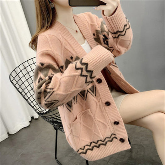 Cardigan en tricot épais pour femmes avec un motif moderne et des poches pratiques Chic und Stil