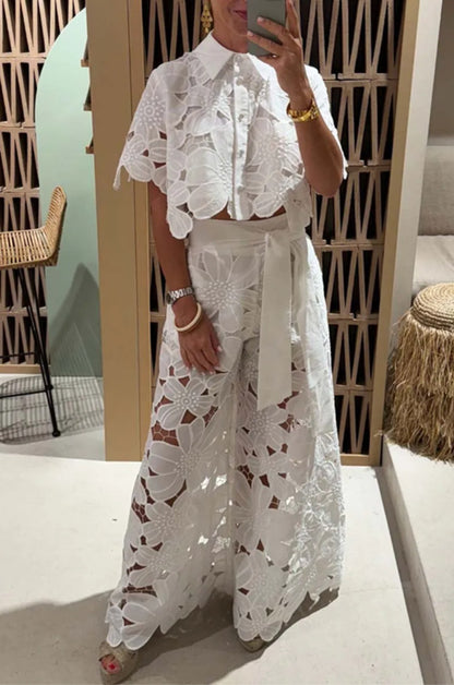 Chemisier féminin léger avec dentelle florale et coupe ample Chic und Stil