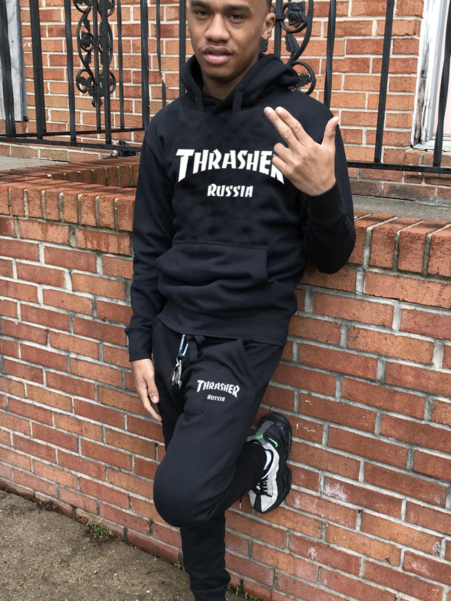 Men's hoodie and jogger pants set with catchy logo Chic and Style