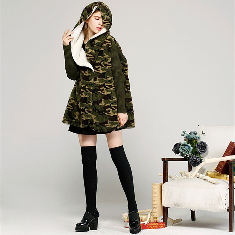 Dame veste à capuche au design camouflage moderne avec intérieur douillet Chic und Stil