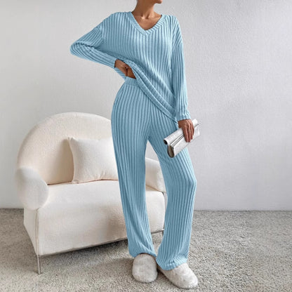 Comfortable knit set for women with V-neck and wide pants Chic and Style