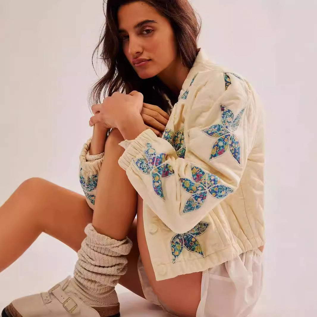 Dame veste matelassée avec broderies florales Chic und Stil