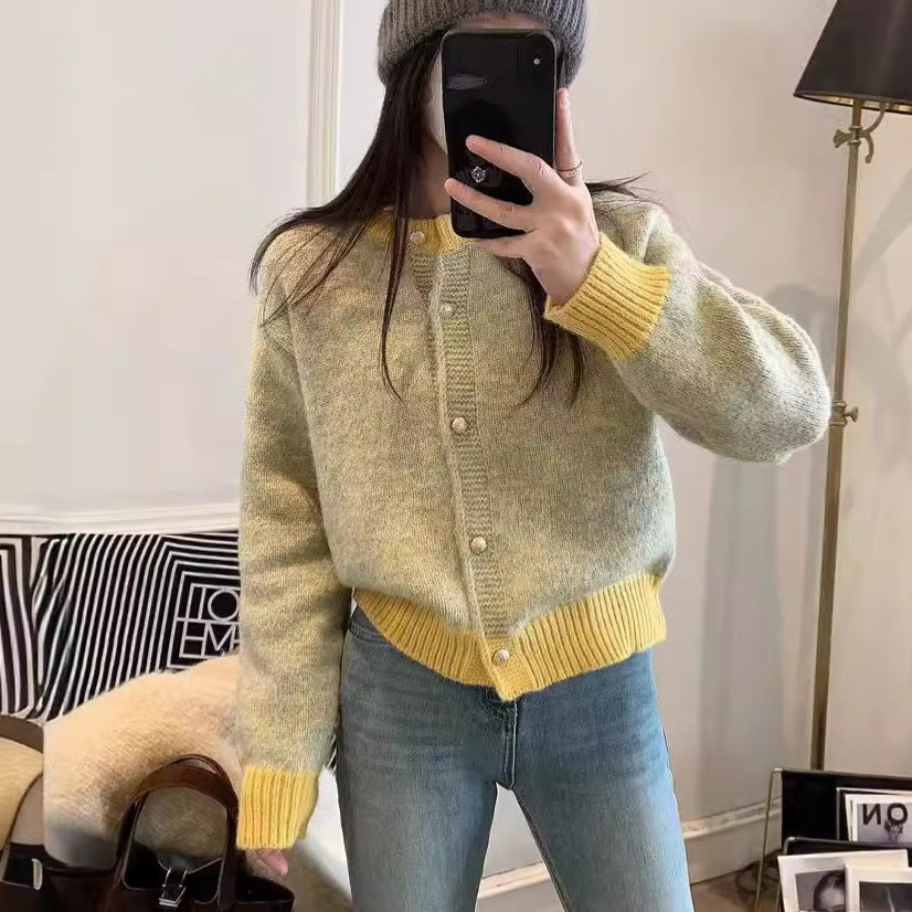 Cardigan tricoté pour dames avec des boutons décoratifs en perles Chic und Stil