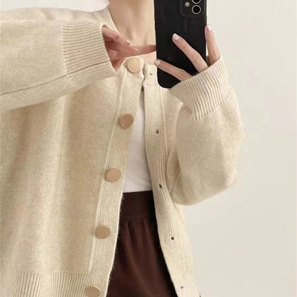 Cardigan en tricot décontracté pour femme avec des boutons contrastants Chic und Stil