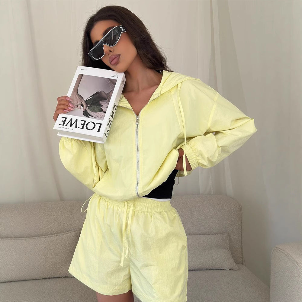 Chic und Stil Women's Hooded Jacket and Shorts Set