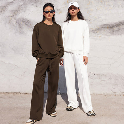 Women's sporty jogger set with wide pants and oversized sweatshirt Chic and Style