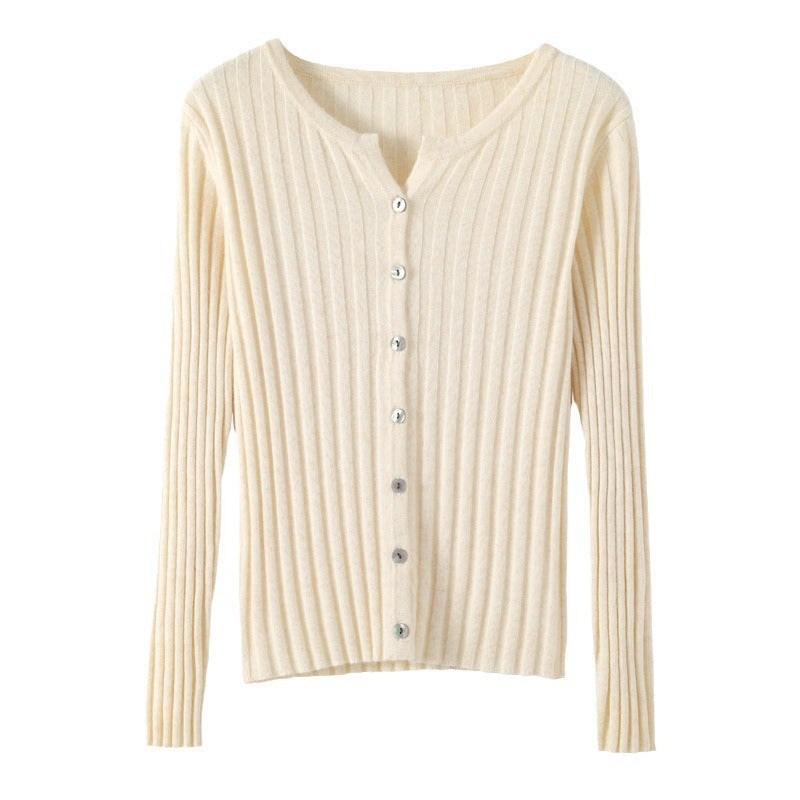 Cardigan pour femmes avec un fin motif en côtes et des détails de boutons élégants Chic und Stil
