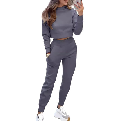 Costume de loisirs sportif pour femmes avec haut court et pantalons élastiques Chic und Stil