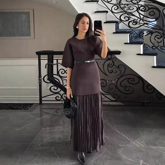 Robe maxi femme avec design plissé de haute qualité et coupe moderne Chic und Stil