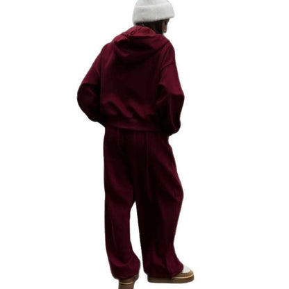 Sporty hoodie for women with a loose fit and comfortable jogger pants Chic und Stil