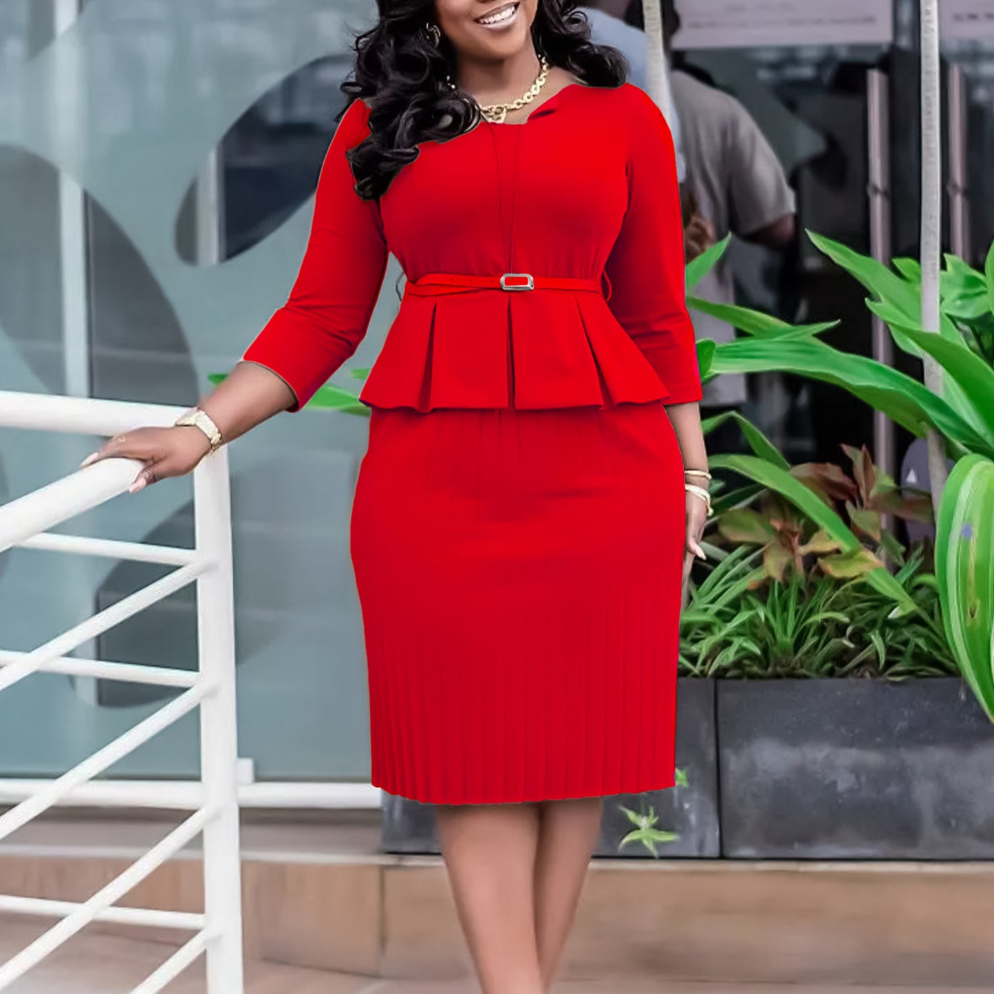 Robe peplum élégante pour femmes avec ceinture à la taille intégrée et jupe structurée Chic und Stil