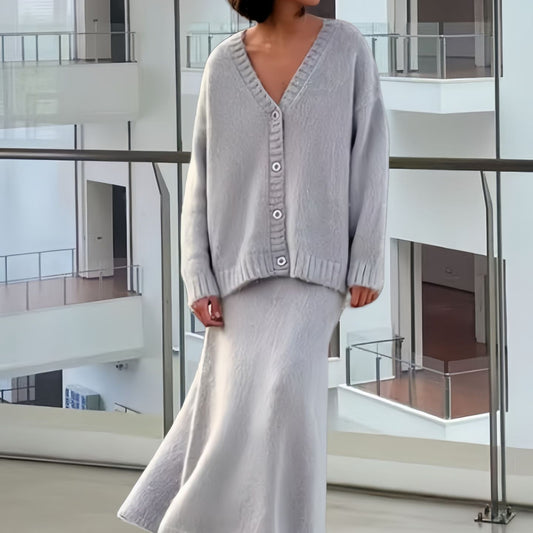 Robe tricotée pour femmes avec décolleté en V profond et matériau mohair doux Chic und Stil