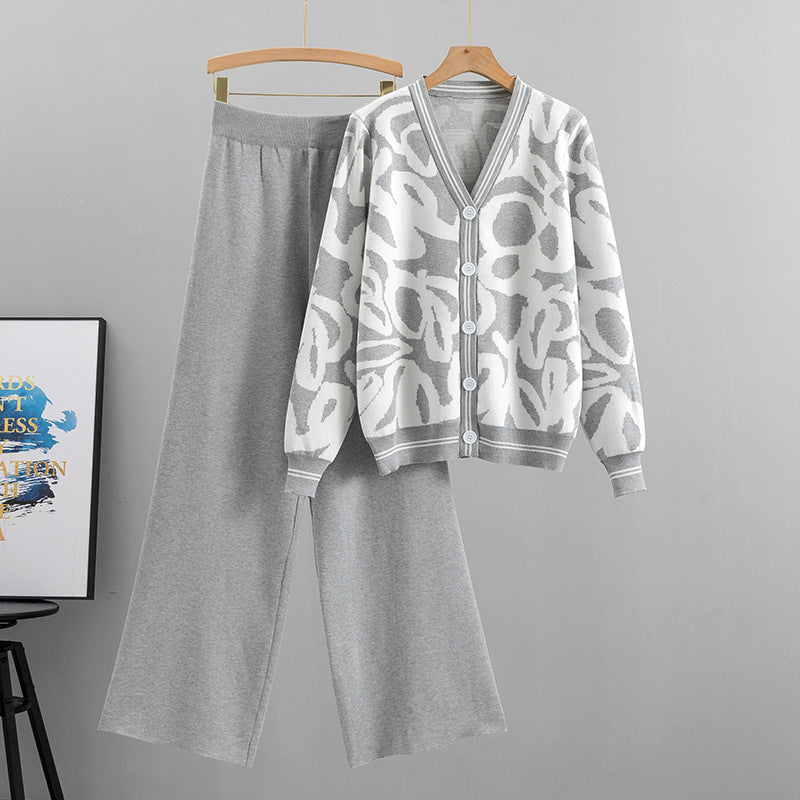 Dames Haut en tricot à la mode avec un motif graphique sophistiqué et pantalon décontracté Chic und Stil