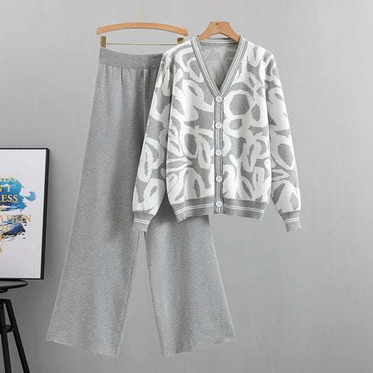 Dames Haut en tricot à la mode avec un motif graphique sophistiqué et pantalon décontracté Chic und Stil